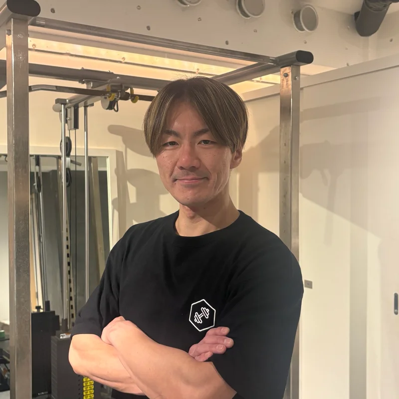 パーソナルジムWORKOUTHOLIC下北沢店の尾髙トレーナー